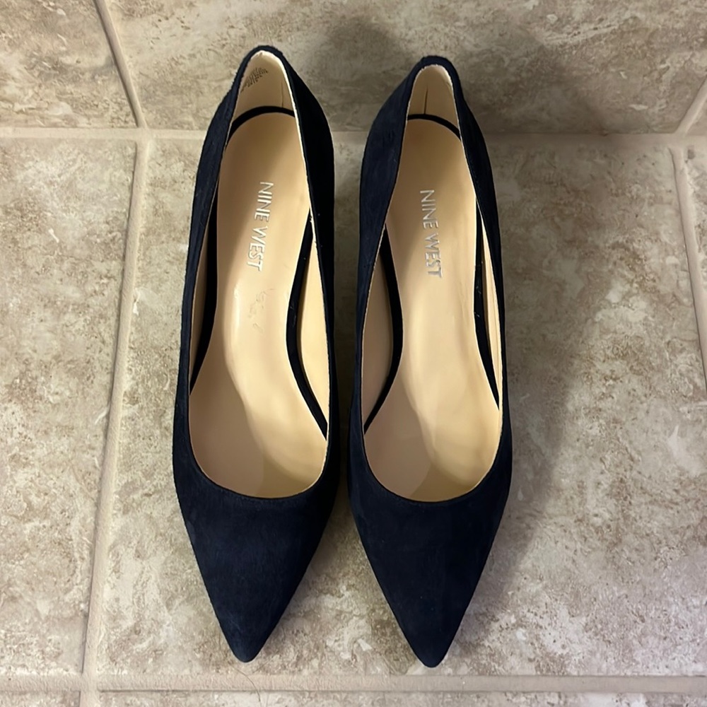 BRAND NEW- Nine West-Navy suede pumps- size 7M!!!